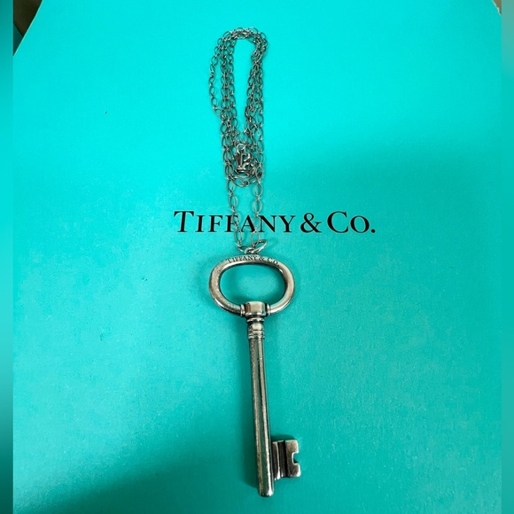 🔴Authentic TIFFANY & CO Sterling Silver Long Chain large KeyPendent Necklace 🔴 - Picture 2 of 13